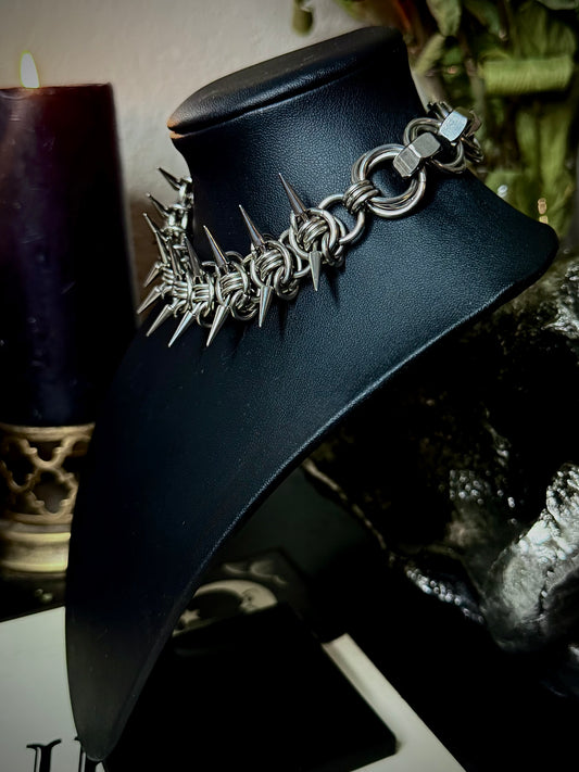 Silverthorn Neck chain